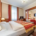 Neue Post I Self Check-in Innsbruck