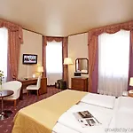 Neue Post I Self Check-in Hotel