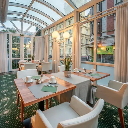 Neue Post I Self Check-in Hotel 4*