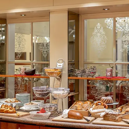 Hotel Neue Post I Self Check-in 4*