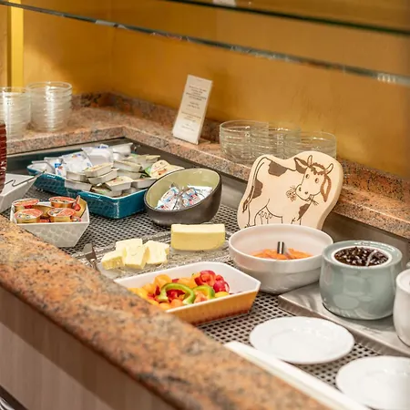 Neue Post I Self Check-in 4*