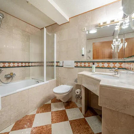 Neue Post I Self Check-in Otel 4*