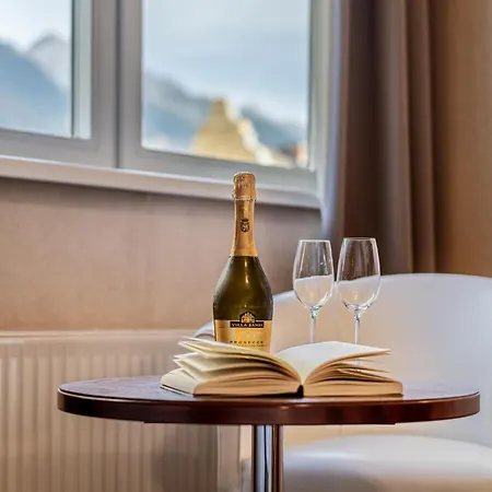 Neue Post I Self Check-in 4*