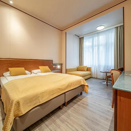 Neue Post I Self Check-in Ίνσμπρουκ