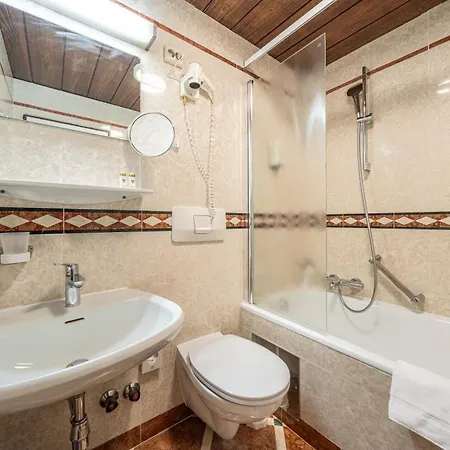 Neue Post I Self Check-in Ίνσμπρουκ