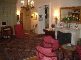 Neue Post I Self Check-in 4* Innsbruck