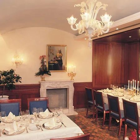 Hotel Neue Post I Self Check-in Innsbruck