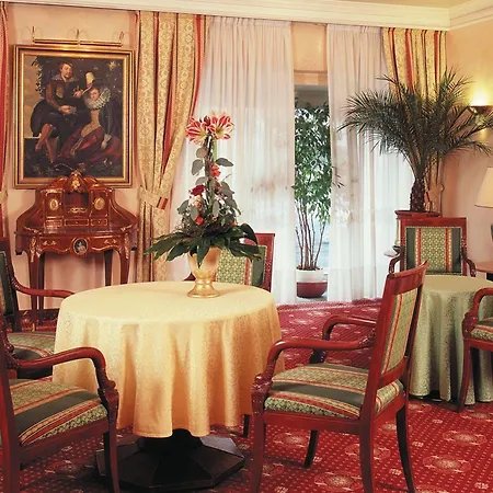 Neue Post I Self Check-in Otel 4*