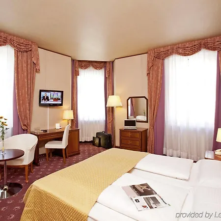 Neue Post I Self Check-in Otel