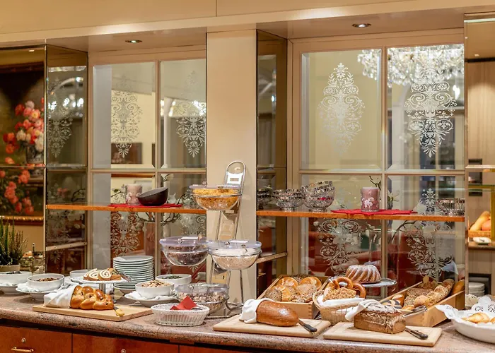 מלון Neue Post I Self Check-in 4*