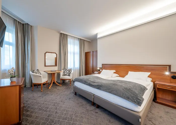 Hotel Neue Post I Self Check-in 4*