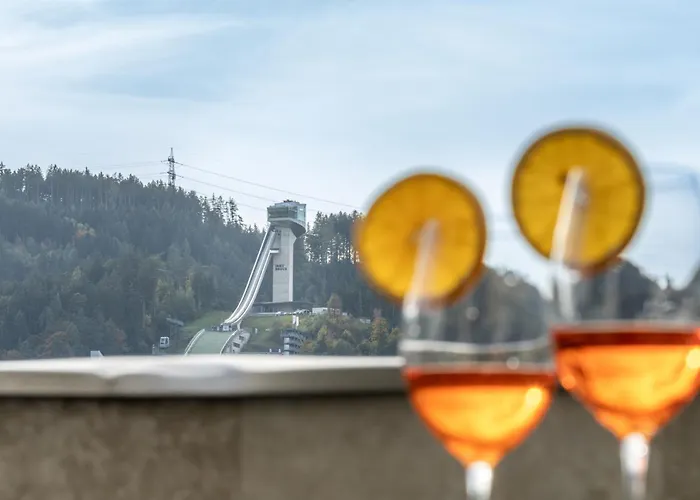 Neue Post I Self Check-in 4* Innsbruck