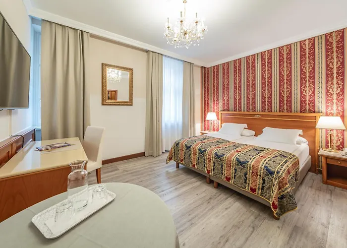 Neue Post I Self Check-in 4*