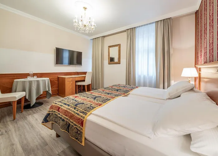 מלון Neue Post I Self Check-in