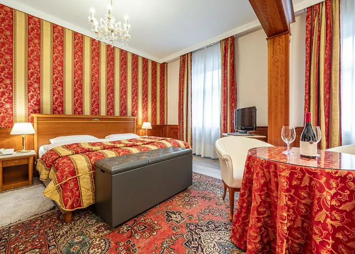 מלון Neue Post I Self Check-in 4*