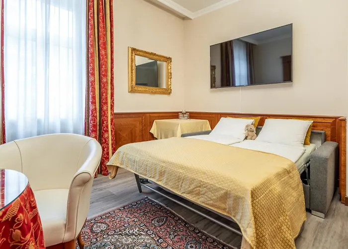 Neue Post I Self Check-in 4* Innsbruck