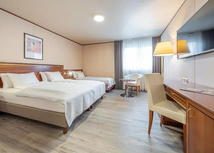 מלון Neue Post I Self Check-in 4*