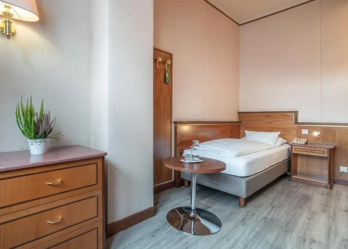 Neue Post I Self Check-in 4*