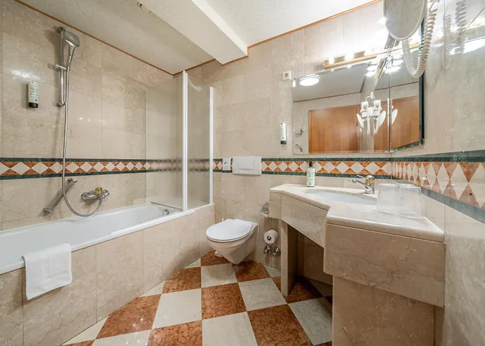 Neue Post I Self Check-in 酒店 4*