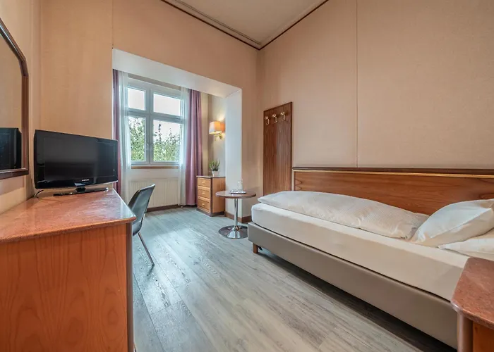 Neue Post I Self Check-in 4* Innsbruck