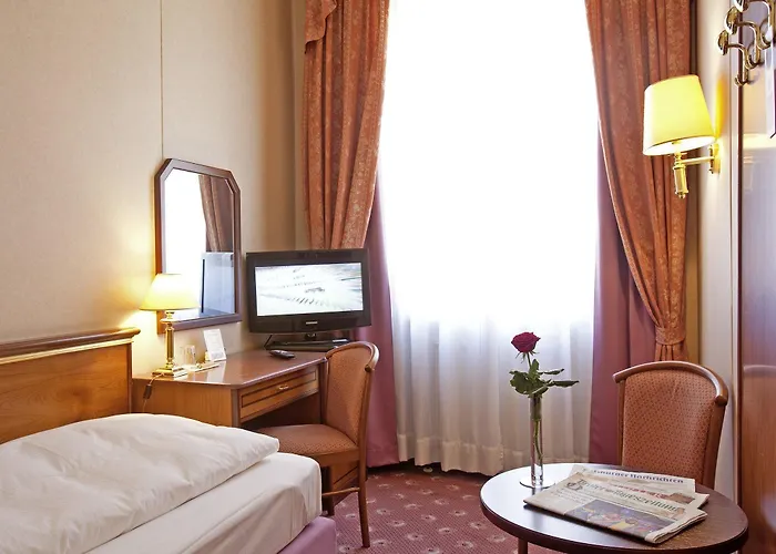 Neue Post I Self Check-in 4* Innsbruck